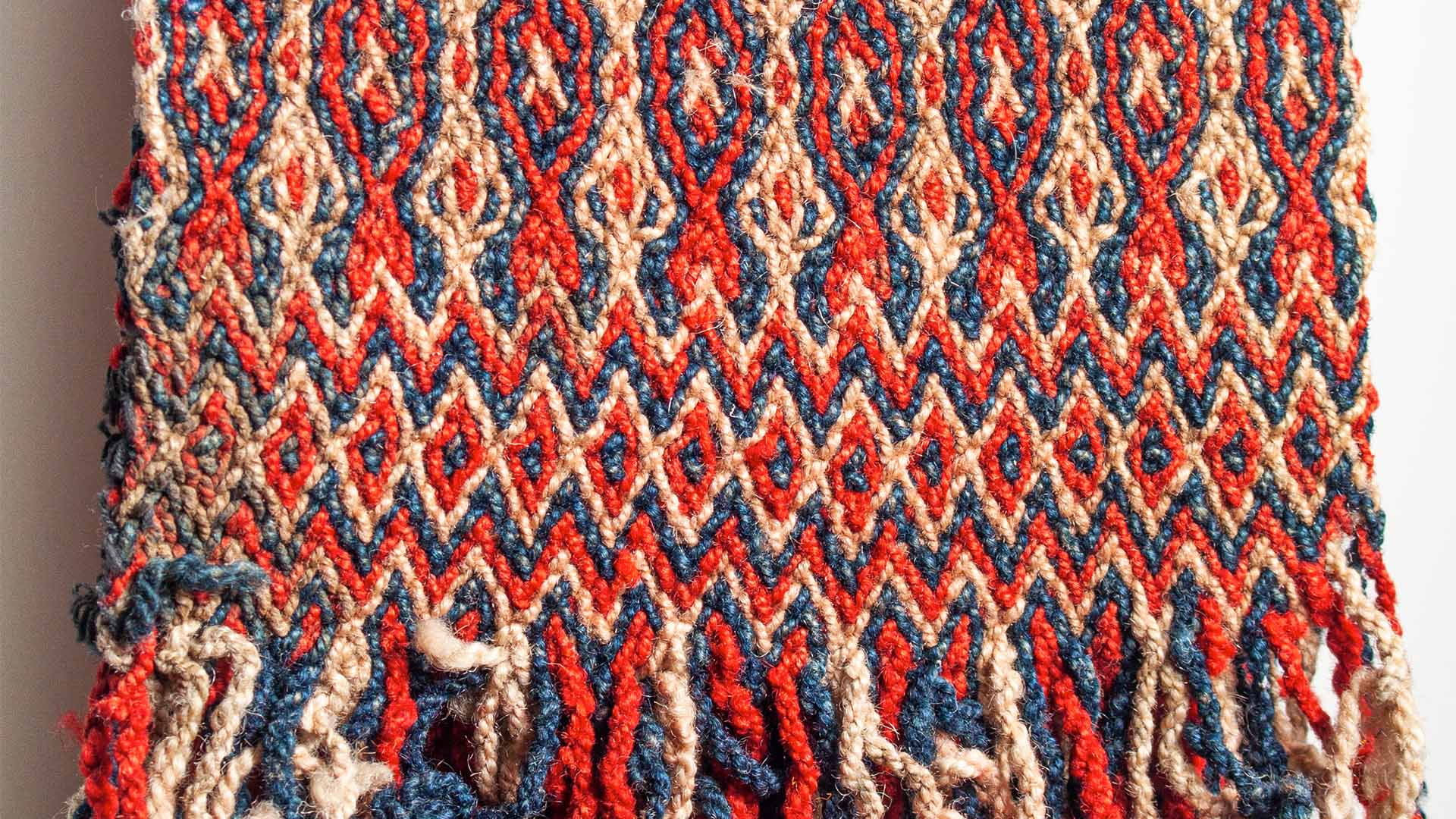 Kumihimo - A arte do trançado japonês com seda