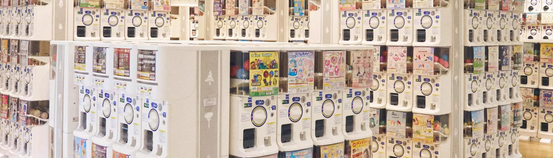 Las máquinas de juguetes en cápsulas de Japón