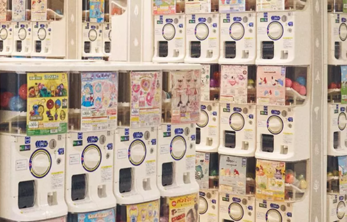  Las máquinas de juguetes en cápsulas de Japón