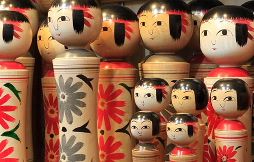  Kokeshi: las codiciadas y coleccionables muñecas de madera japonesas