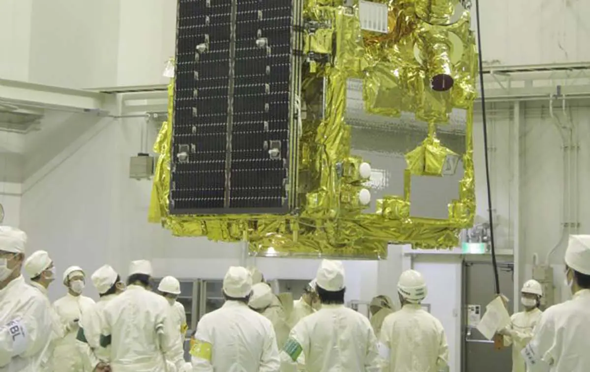 Lifting-the-IBUKI-GOSAT-before-PAF-Payload-Attached-Fitting-and-PSS-Payload-Support-Structure-Assembly