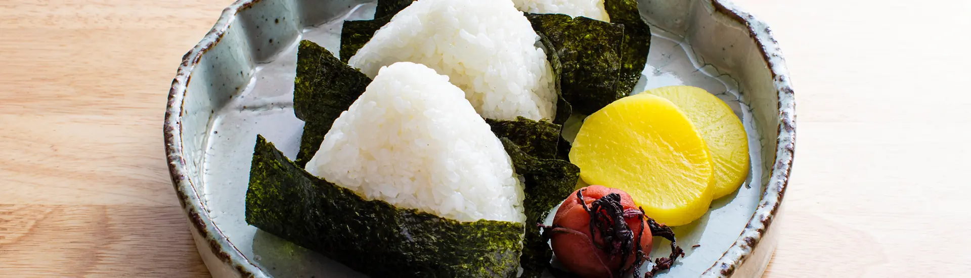 Workshop // Explorando o sal japonês: onigiri, com Oyako Tsukemono